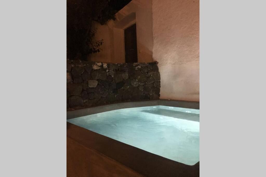 فيلا Santorini Folia Cave House With Jacuzzi Pýrgos المظهر الخارجي الصورة