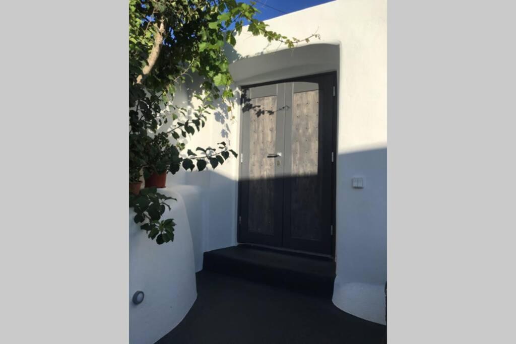 فيلا Santorini Folia Cave House With Jacuzzi Pýrgos المظهر الخارجي الصورة